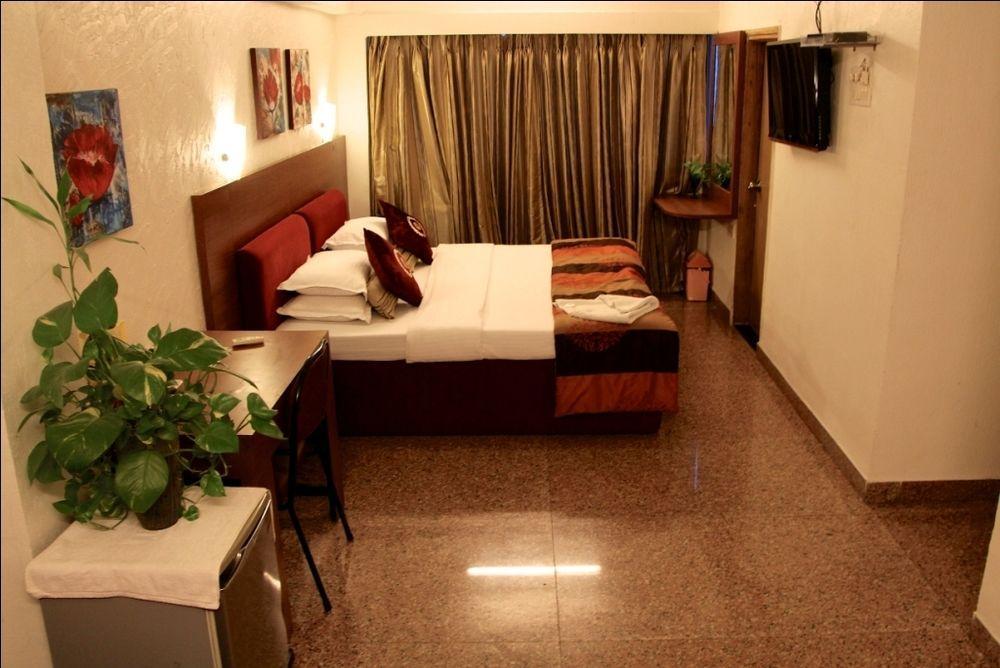Hotel Samraj มุมไบ ภายนอก รูปภาพ